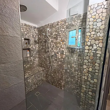 Hot Tub With Bubbles Up To 4 People - Pepi Dream By Florencehospitality Com Apartment Florenz